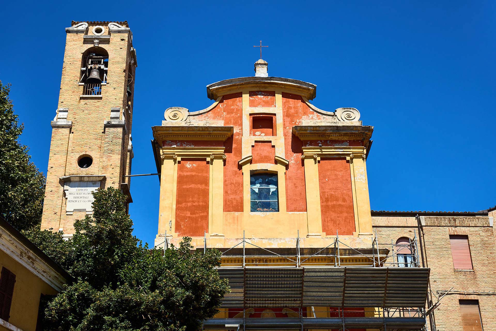 Chiesa San Pietro Celestino e dipinti